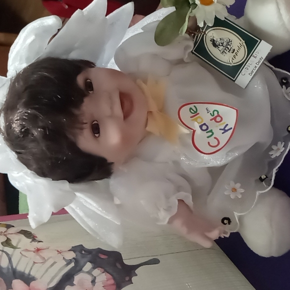 Geppeddo.....Cuddle Kids "Darcie Daisy" - Picture 1 of 17